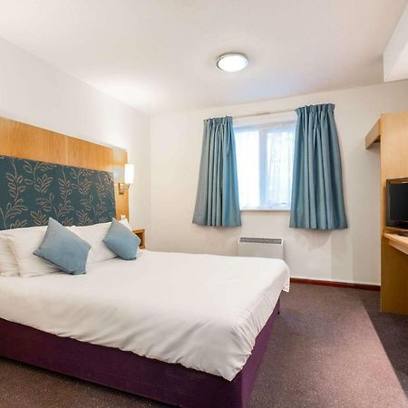 Comfort Inn Manchester North 米德尔顿 外观 照片