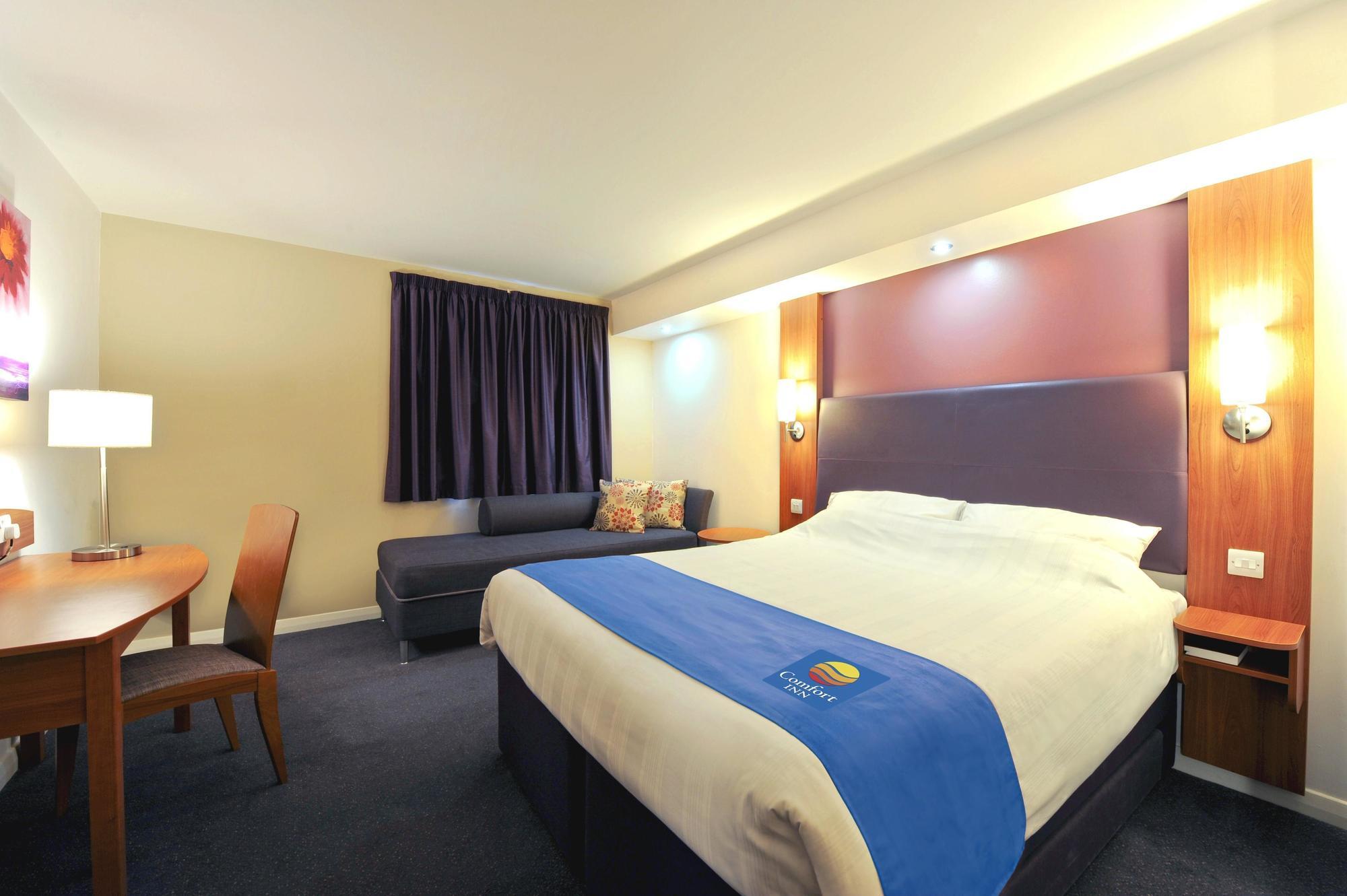 Comfort Inn Manchester North 米德尔顿 外观 照片