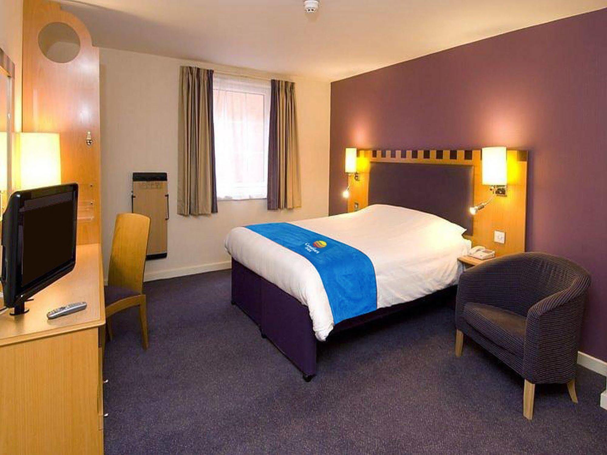 Comfort Inn Manchester North 米德尔顿 外观 照片