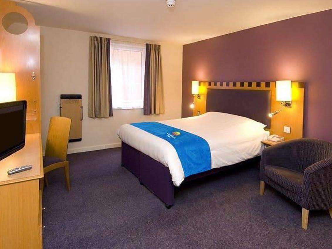 Comfort Inn Manchester North 米德尔顿 外观 照片