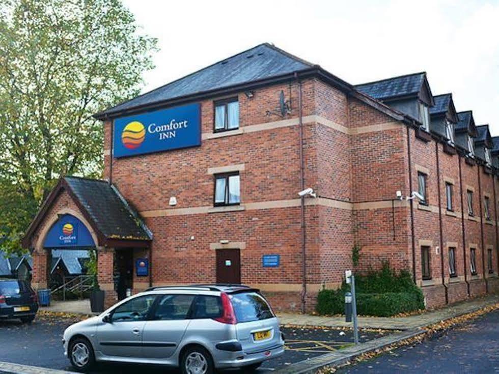 Comfort Inn Manchester North 米德尔顿 外观 照片