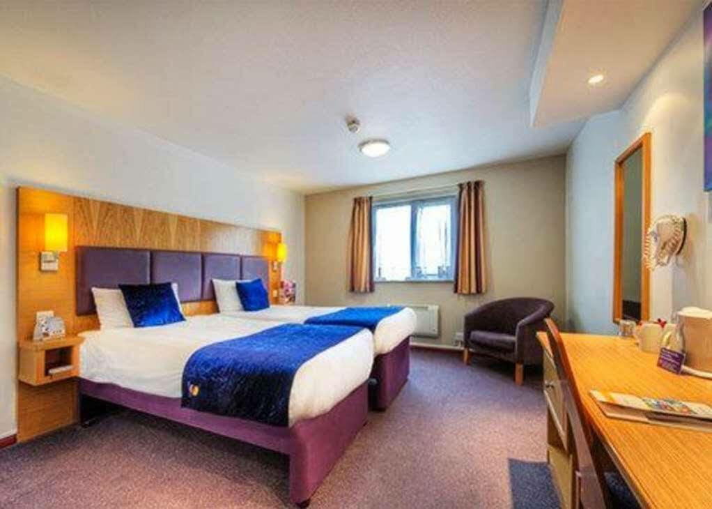 Comfort Inn Manchester North 米德尔顿 外观 照片