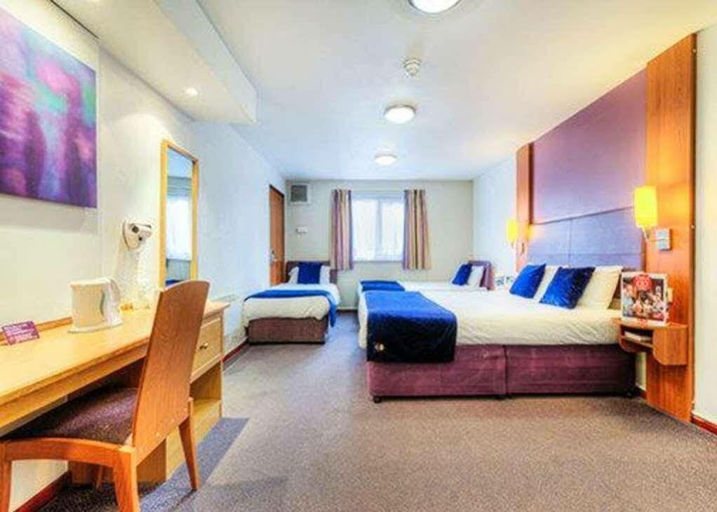 Comfort Inn Manchester North 米德尔顿 外观 照片