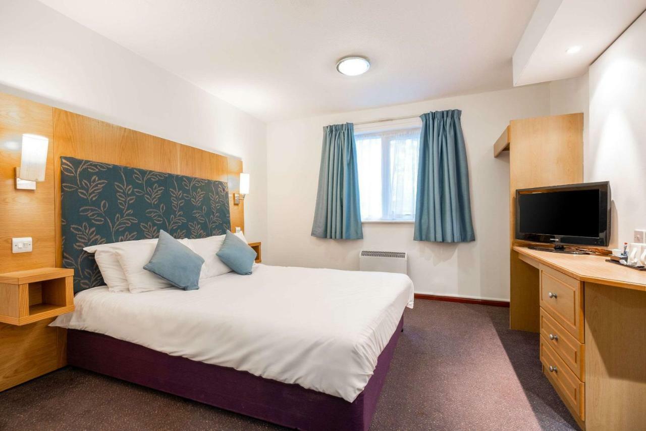 Comfort Inn Manchester North 米德尔顿 外观 照片