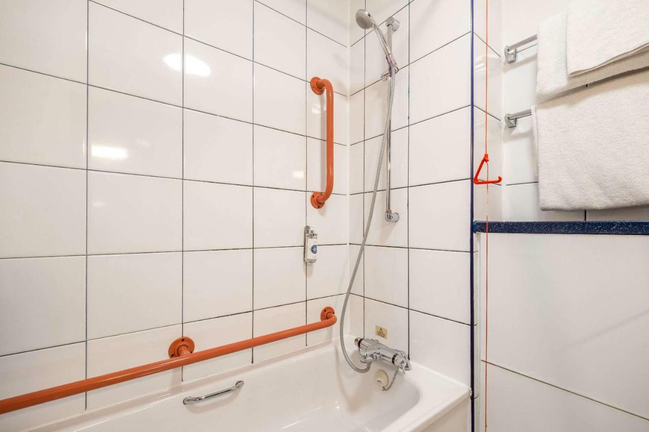 Comfort Inn Manchester North 米德尔顿 外观 照片
