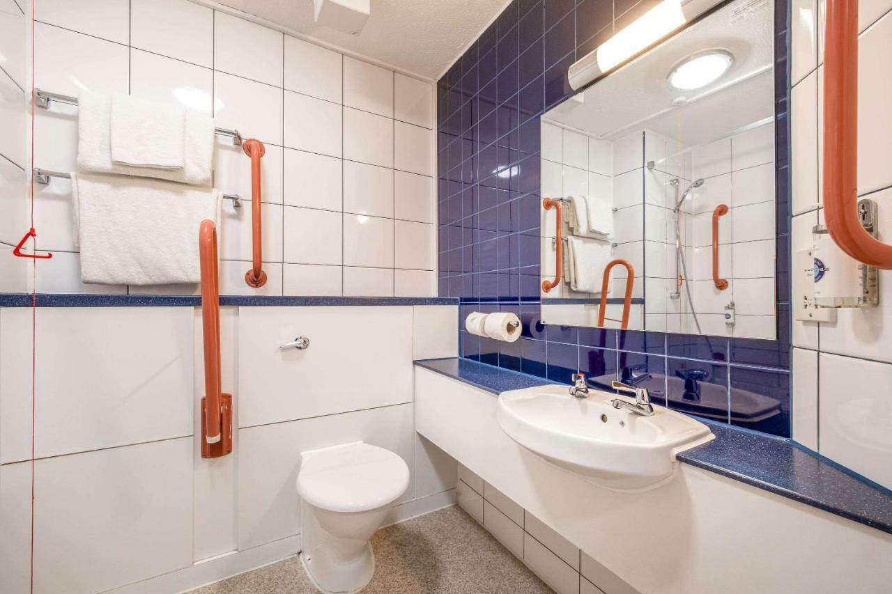 Comfort Inn Manchester North 米德尔顿 外观 照片