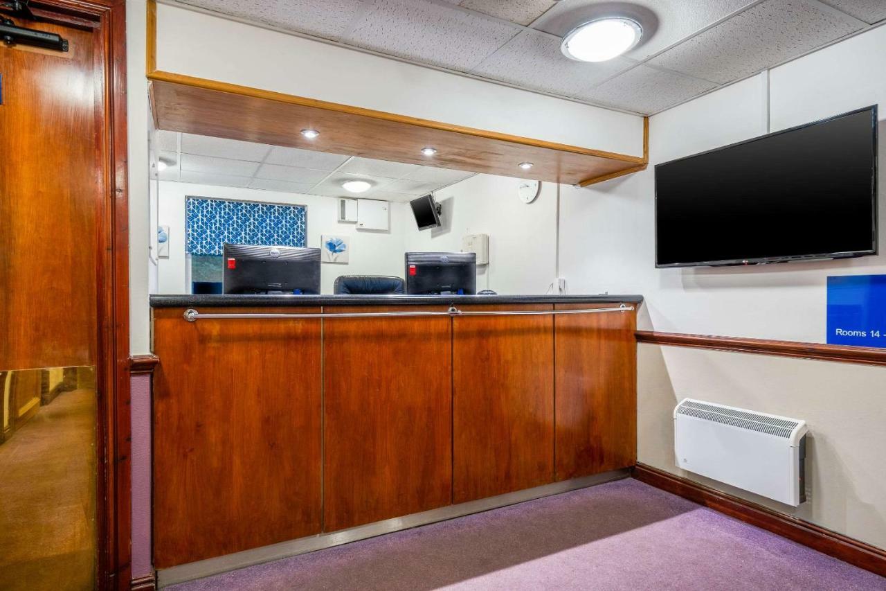 Comfort Inn Manchester North 米德尔顿 外观 照片