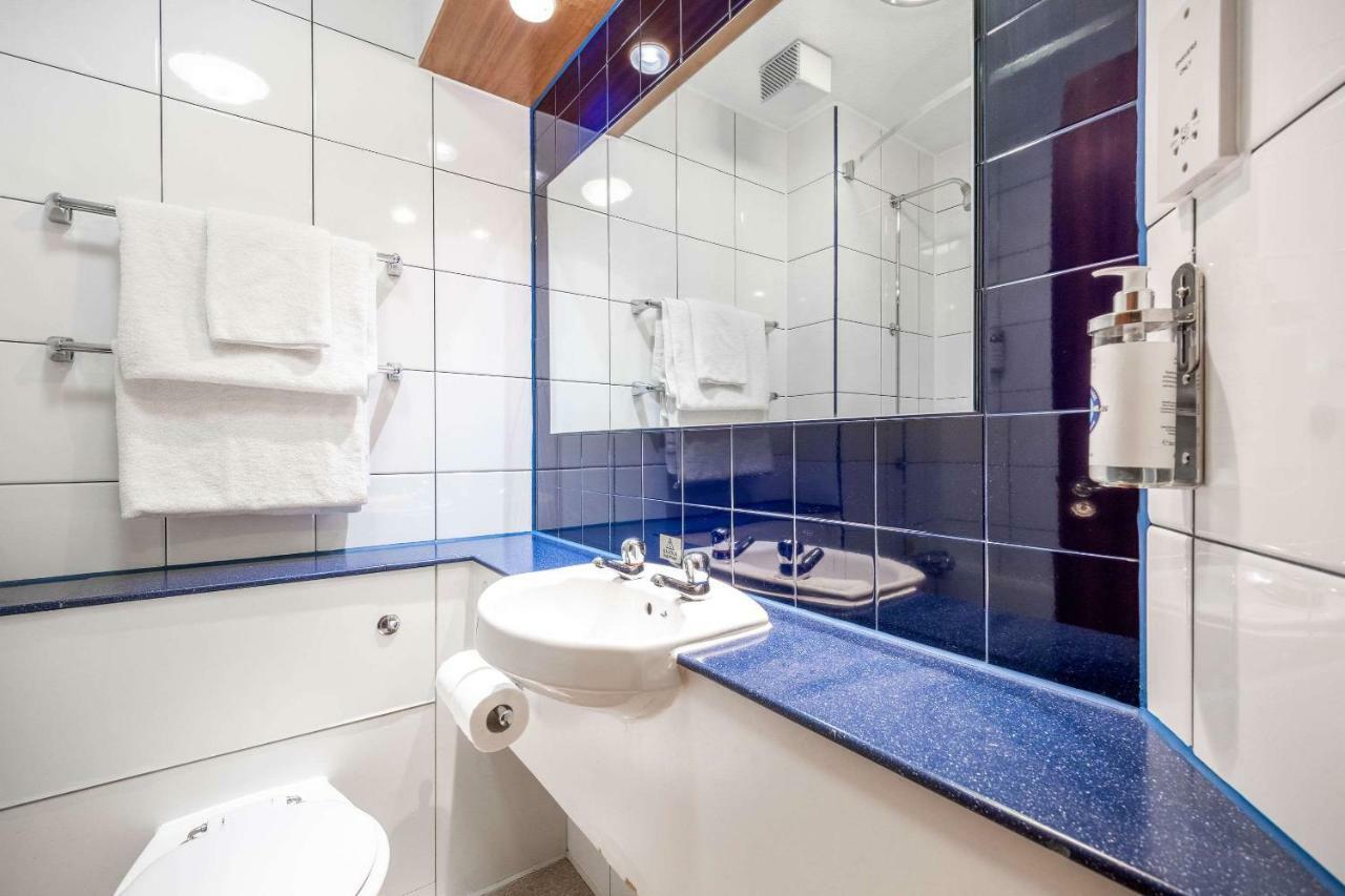 Comfort Inn Manchester North 米德尔顿 外观 照片